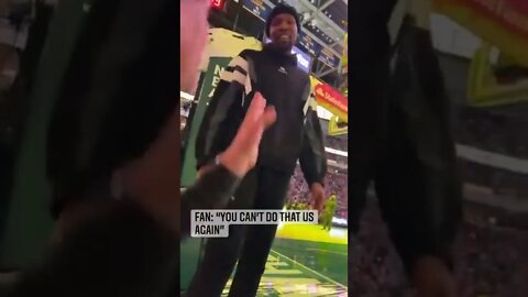 Kevin Durant talking with fans at game