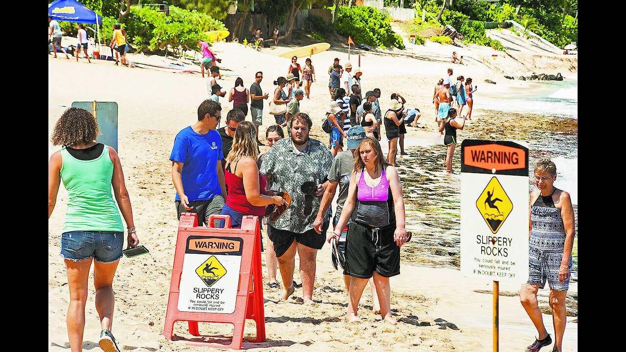 Frustration grows with crowds, traffic at Laniakea Beach