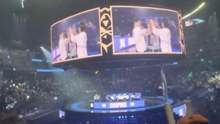 SKT vs DRX: Kingen receiving Worlds Finals MVP