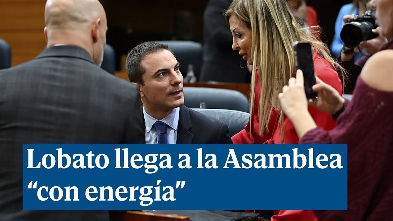 Lobato "con energía" llega a su primer pleno en la Asamblea tras su dimisión