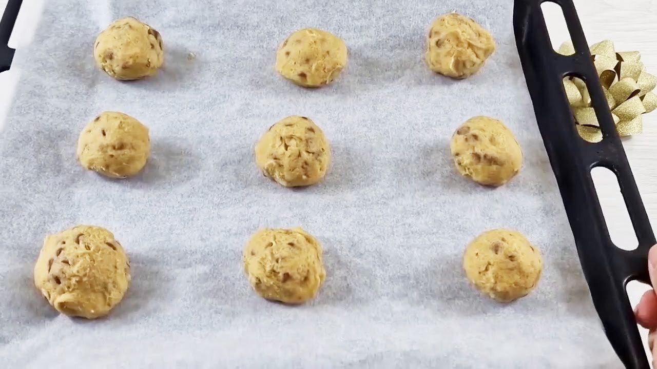 These cookies melt in your mouth! Quick and easy dessert!