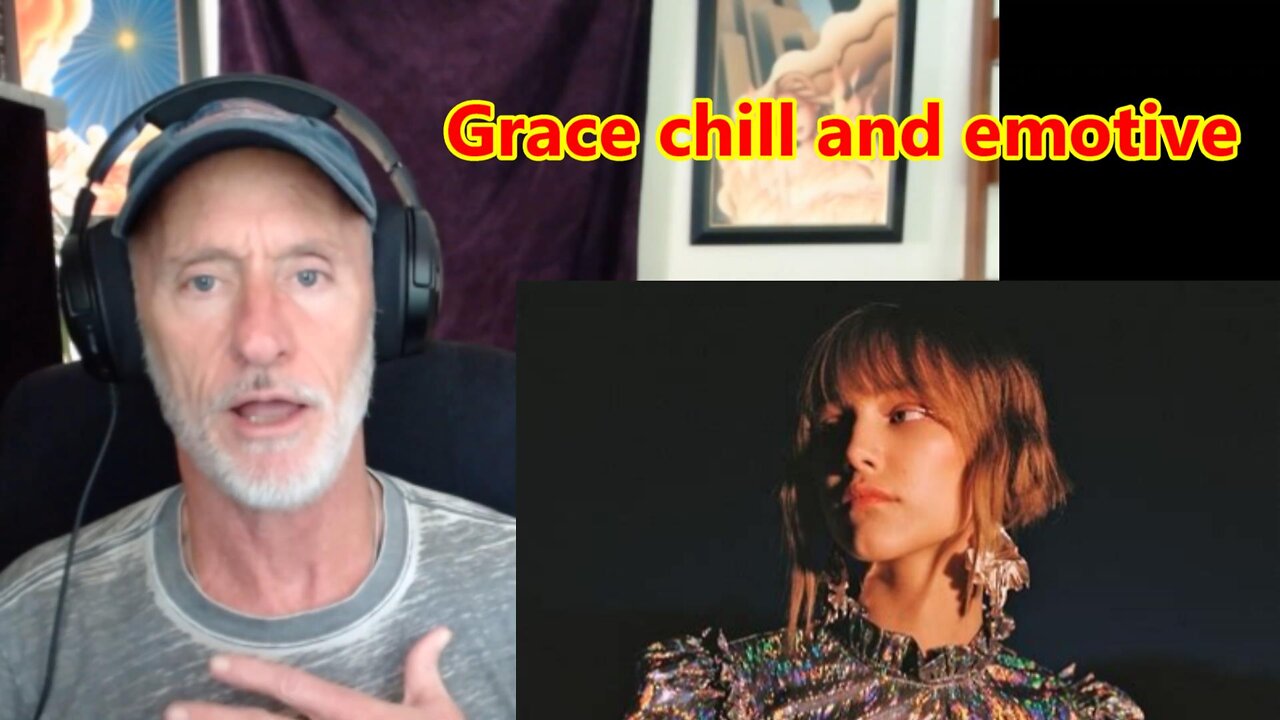 "Pluto Projector" (Grace VanderWaal) reaction