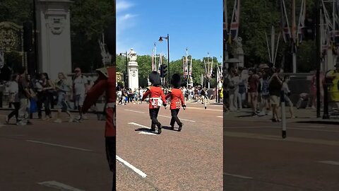 Kings guards make way Buckingham Palace #buckinghampalace