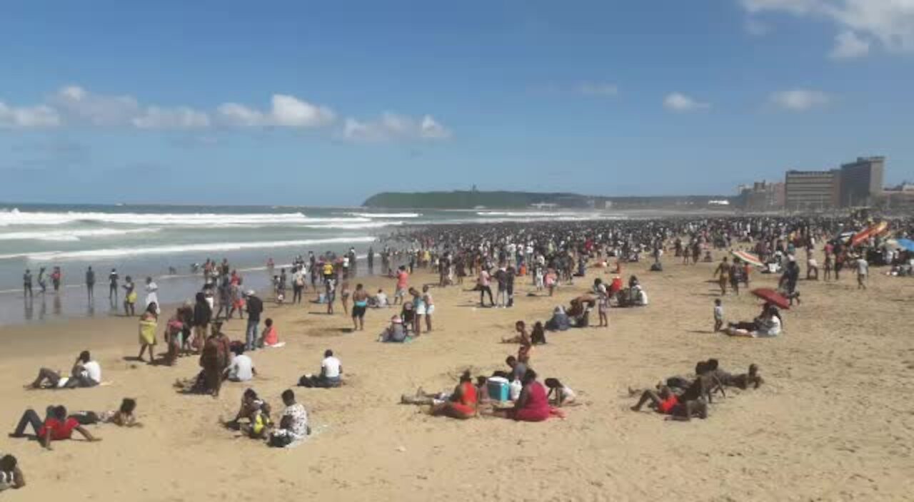 SOUTH AFRICA - Durban - December 16 beach day (Video) (h5Y)