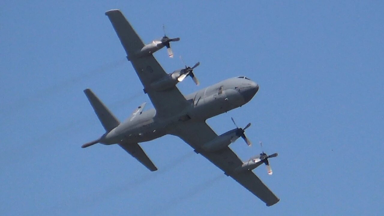 2014 Abbotsford International Airshow - Massive Lockheed CP-140 Aurora