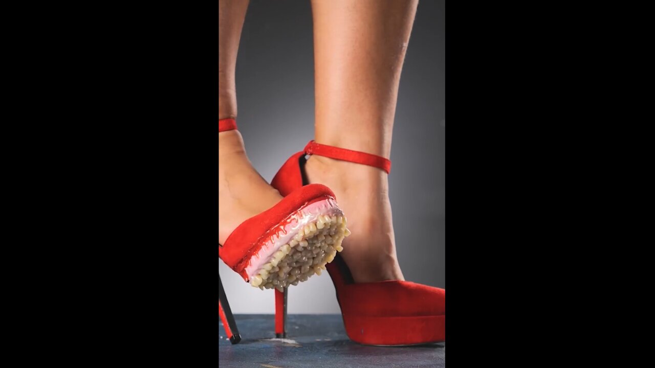 These toothy shoes will help you win any costume competition 😍