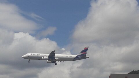 Airbus A321 PT-MXD vindo de Brasília para Manaus