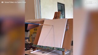 Cette étudiante dépasse son handicap et fait de très belles peintures