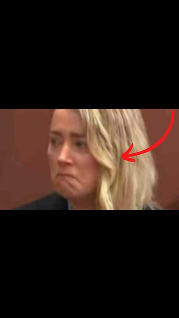 Is Amber Heard Wearing an Earpiece??