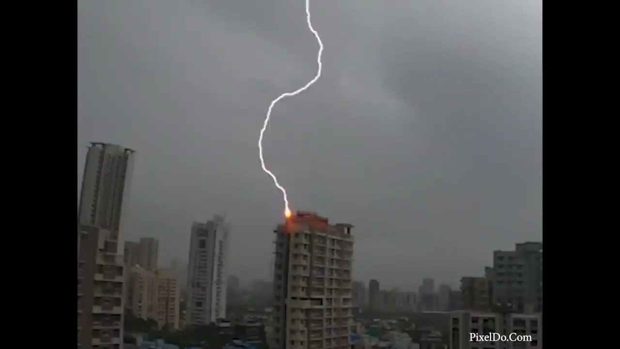 Mumbai Lightning Thunder Storm Fall Strike on Building Tower. Bijli Giri Building par.