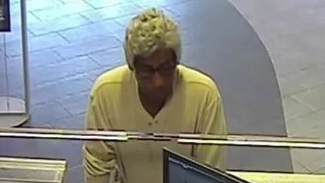 Las Vegas police seeking man wearing wig in attempted bank robbery