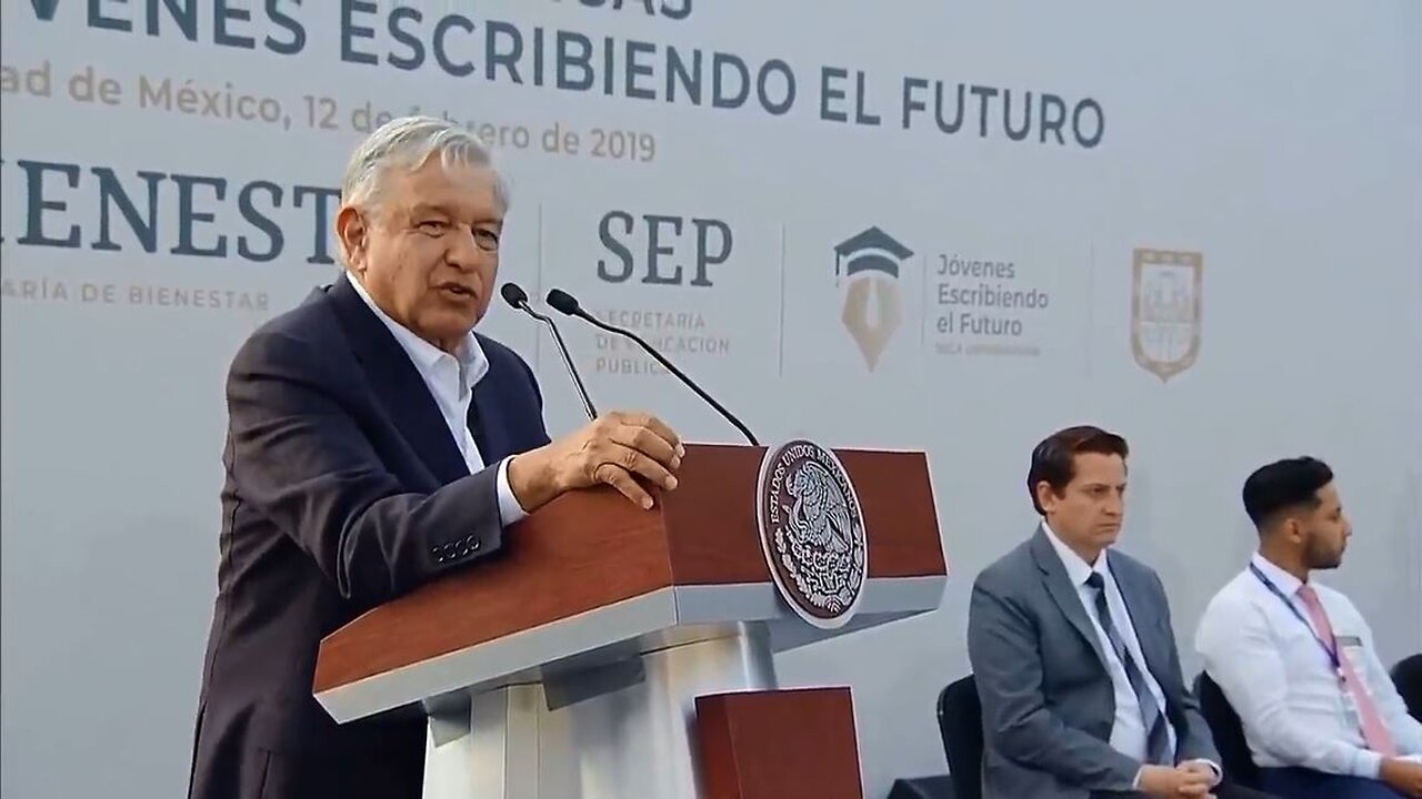 En Plaza de las Tres Culturas presidente AMLO garantiza con becas acceso a la educación