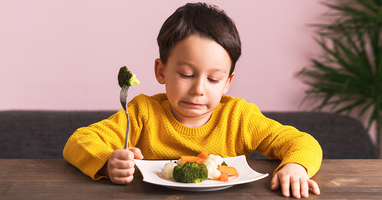 Picky Eaters | Funny Kids Don't Want to Eat Veggies 😂😂