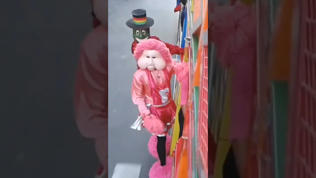 FOFÃO, FOFONA, O MÁSKARA E GOKU DANÇANDO NA CARRETA DA ALEGRIA TREM BALADA, LIKE