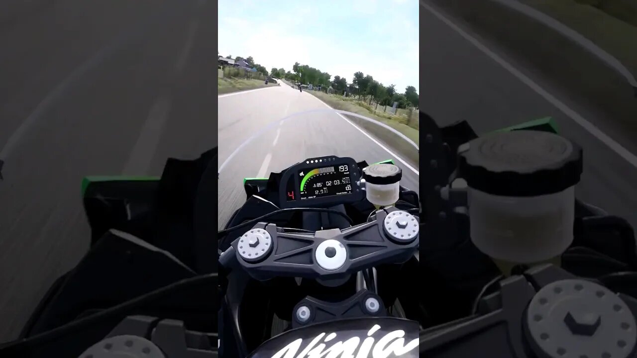 Ninja ZX 6R balances a death wobble