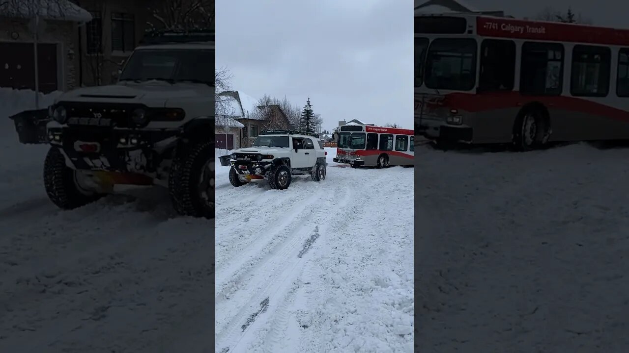 Throwback to rescuing a bus. #shorts #fjcruiser #4wd #rescue