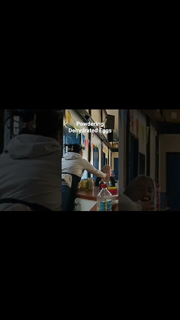 Powdering Dehydrated Eggs 🥚 🥚#ukprepping #prepping#dehydrating #community#frugal #foraging#blessed