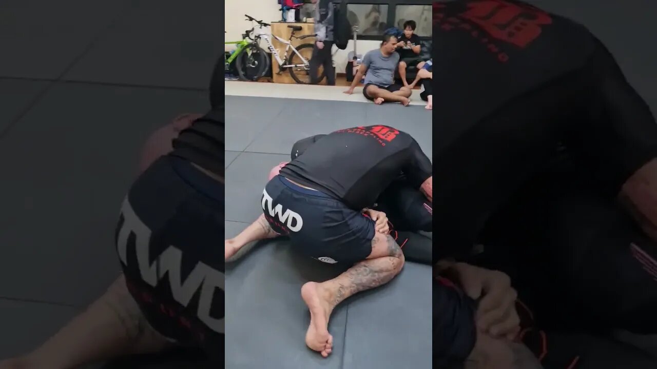 Rolling With Visiting 115kg Black Belt Jiu-jitsu Phnom Penh Cambodia 🇰🇭 #cambodia #phnompenh #bjj