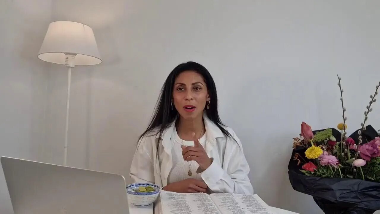 Lets Chat - Eating Avocados | Lunch Break W/ Cindy Mezas Ep 10