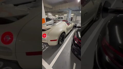 Bugatti Veyron parking 🅿️