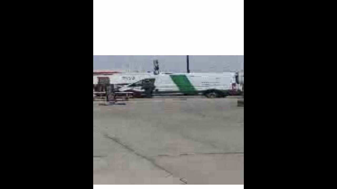 Citizen Reporter Near The Border Watches Feds Bust Smugglers At Truck Stop