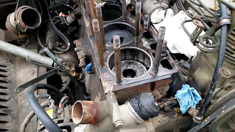 M35A2 Cylinder Liner Repair - Piston 1 removed and inspected (part 3)