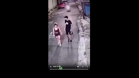 🟨 在自由的土地上，免費提供商品（1），包括頭帶和腰帶（2）