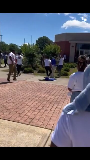MASSIVE BRAWL AT MERIDIAN HIGH SCHOOL (MISSISSIPPI)