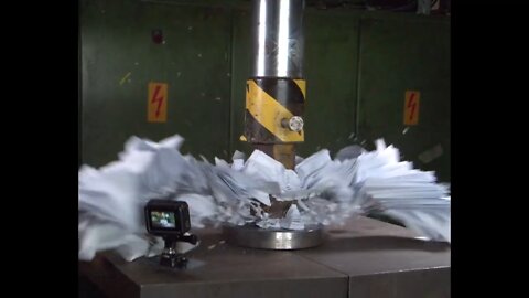 The most dangerous moments with a hydraulic press