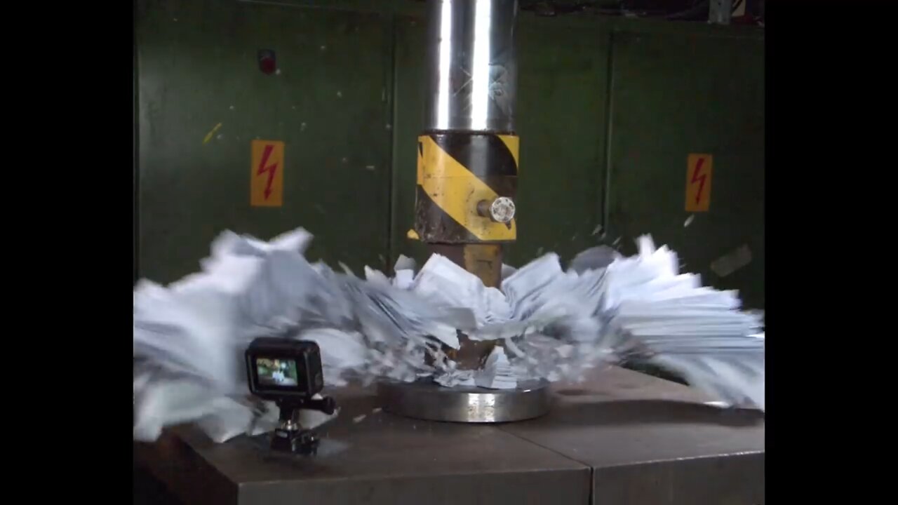 The most dangerous moments with a hydraulic press