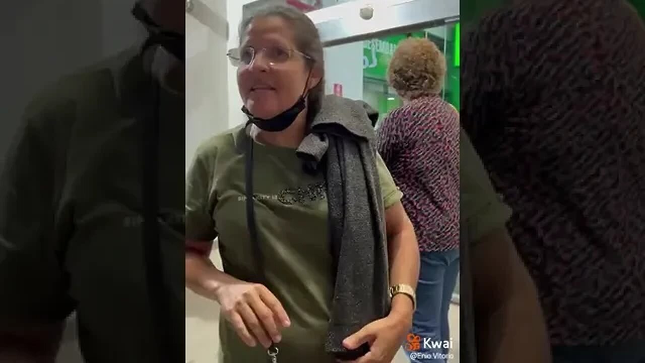 ESSA MULHER É UM PERIGO PRA DEMOCRACIA.