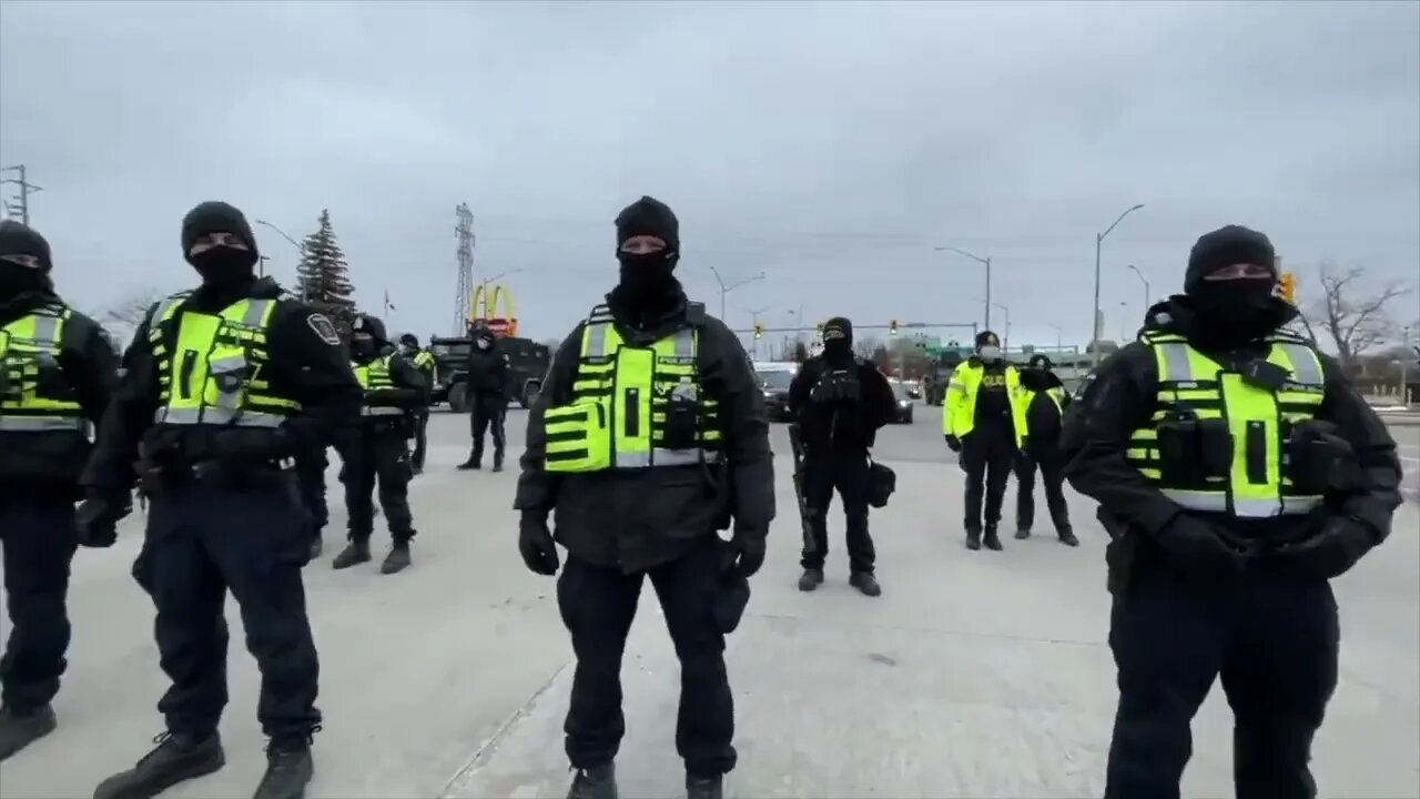 Police STAND OFF - Ambassador Bridge