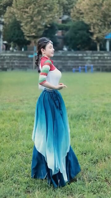 glimpse of traditional Chinese dance