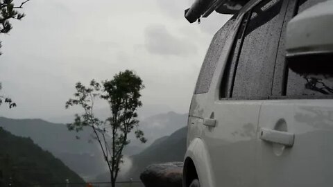 Camping + alone + in + the + car on the day of the typhoon