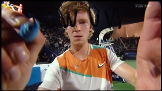 Russian Tennis Player Writes A Message To Putin On The TV Camera