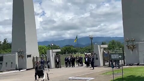Minutos antes de Bolsonaro fazer sua entrada