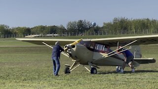 Starting a airplane motor with your hands