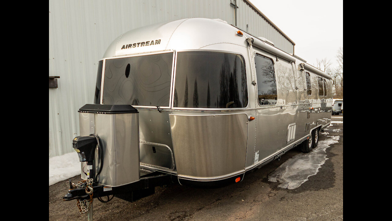 Used 2018 Airstream Classic 33 FB