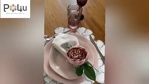 Sousplat em Fibra de Vidro Bordado com Flor Prata: Proteja Sua Mesa com Elegância e Praticidade
