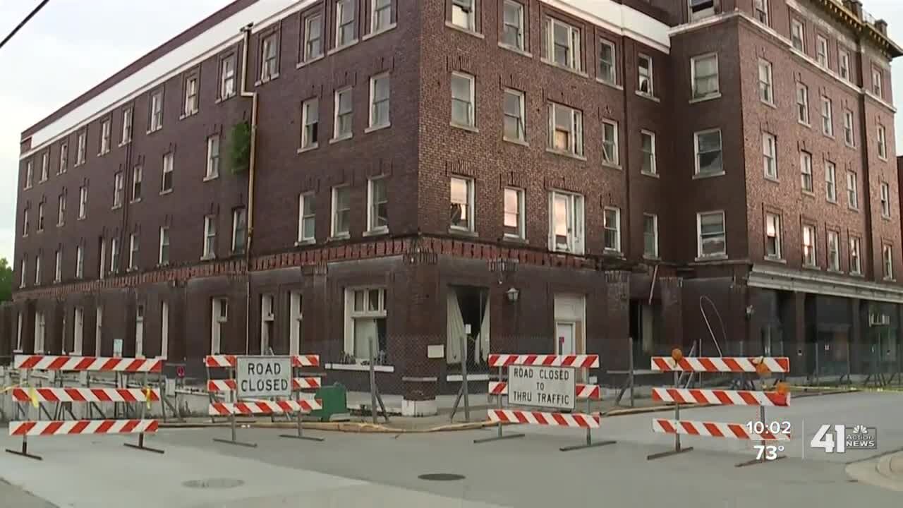 Police evacuate some residents in downtown Excelsior Springs following building collapse