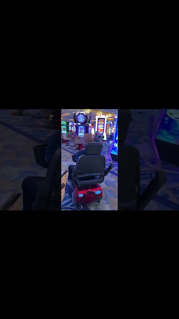 Can't Take The Kids Anywhere!!! #casino #slots #lasvegas