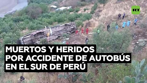 Al menos 25 muertes tras despeñarse un bus por un precipicio en Perú