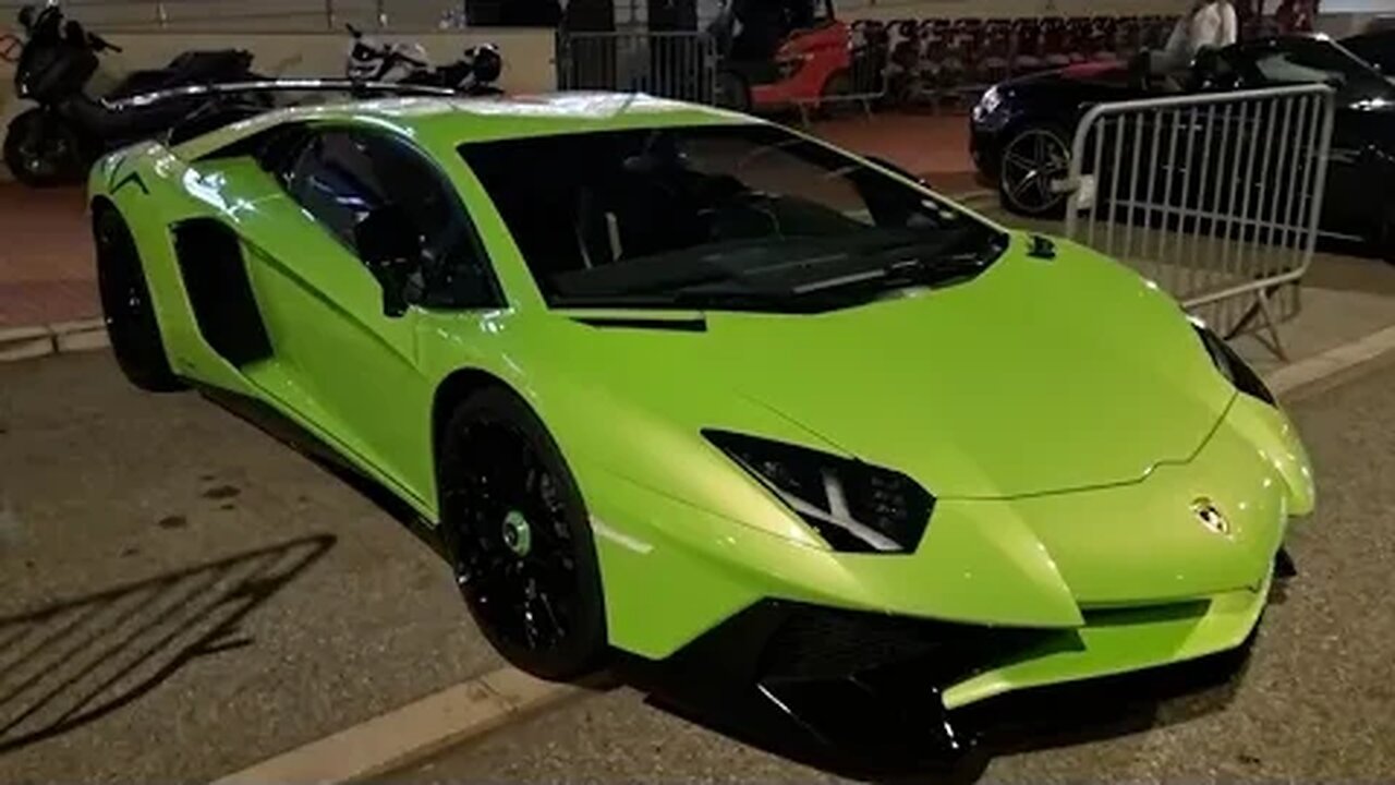 Lamborghini Aventador LP750-4 SV looks great in the night 🤩 [4k 60p]