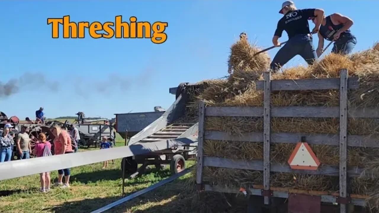 Lake Region Threshers Show - Threshing and Baling