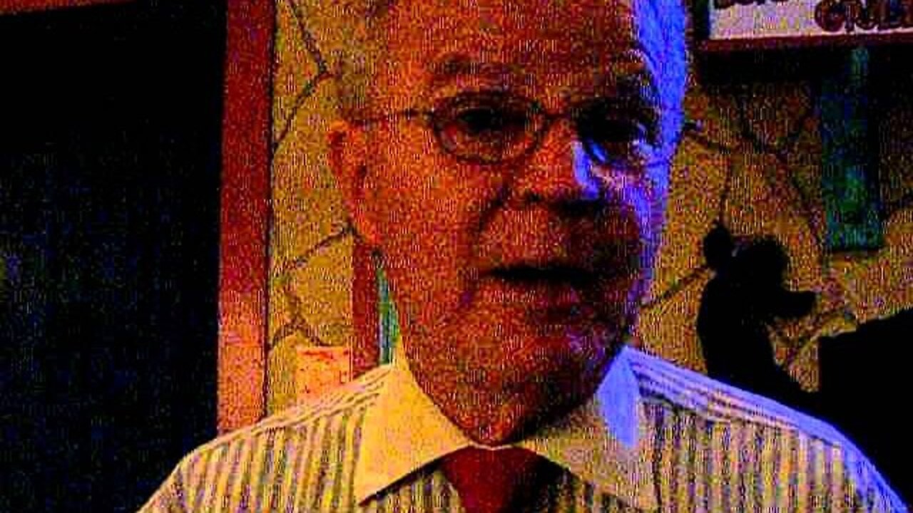 Interview with Buddy Roemer at the Border Grille Leominster 7-25-11.AVI