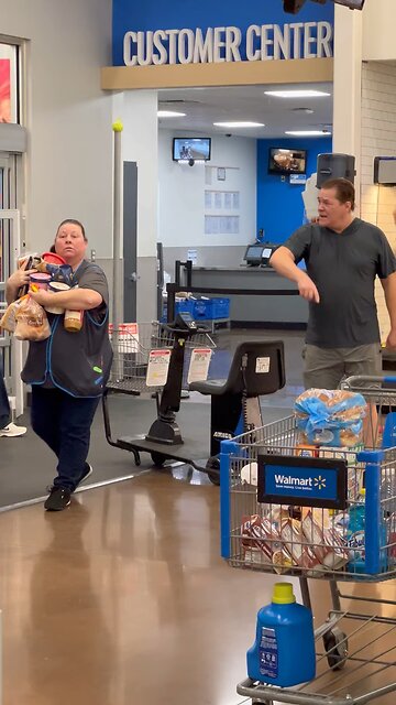 Walmart employee stops customer theft ￼
