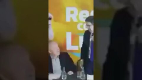 Ele num vai, não