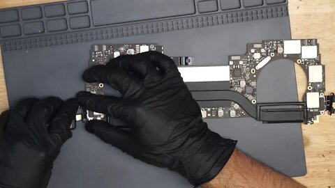 A1706 Macbook Pro not charging, dead. Paul mad.