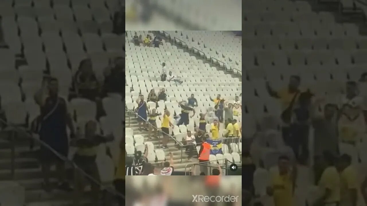torcedor Do Boca Juniors fazendo atos de Racismo contra a torcida do Corinthians 🤬