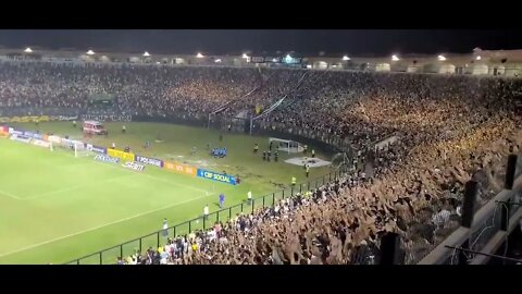 Torcida do Vasco cantando "E EU NÃO PARO" em São Januário